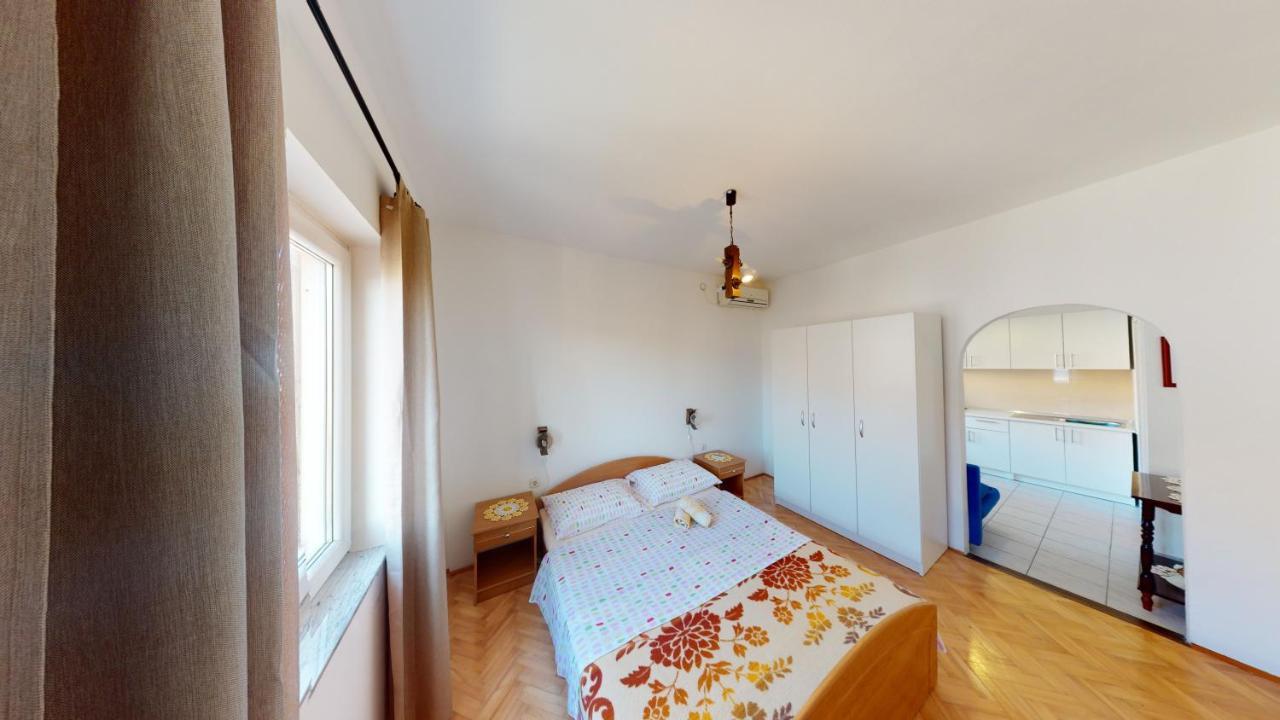 Apartments Riva Metajna Esterno foto