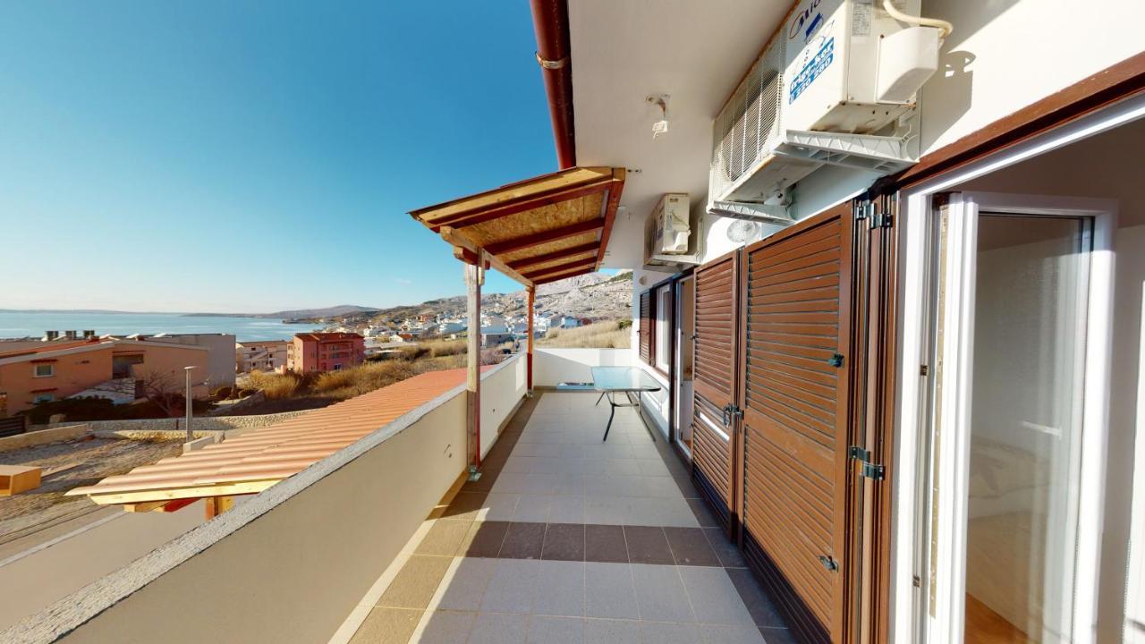 Apartments Riva Metajna Esterno foto