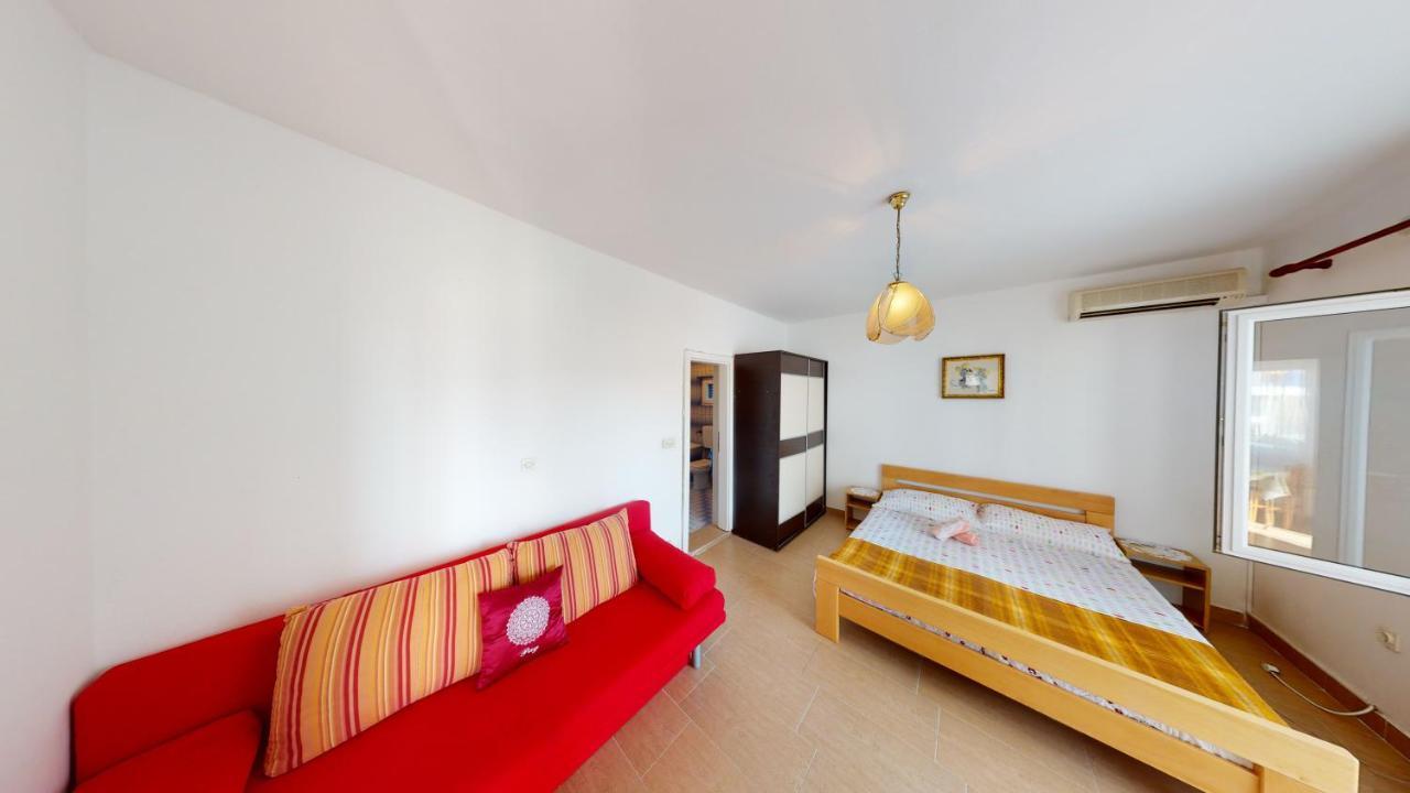 Apartments Riva Metajna Esterno foto